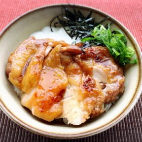 鶏照りとろろ丼