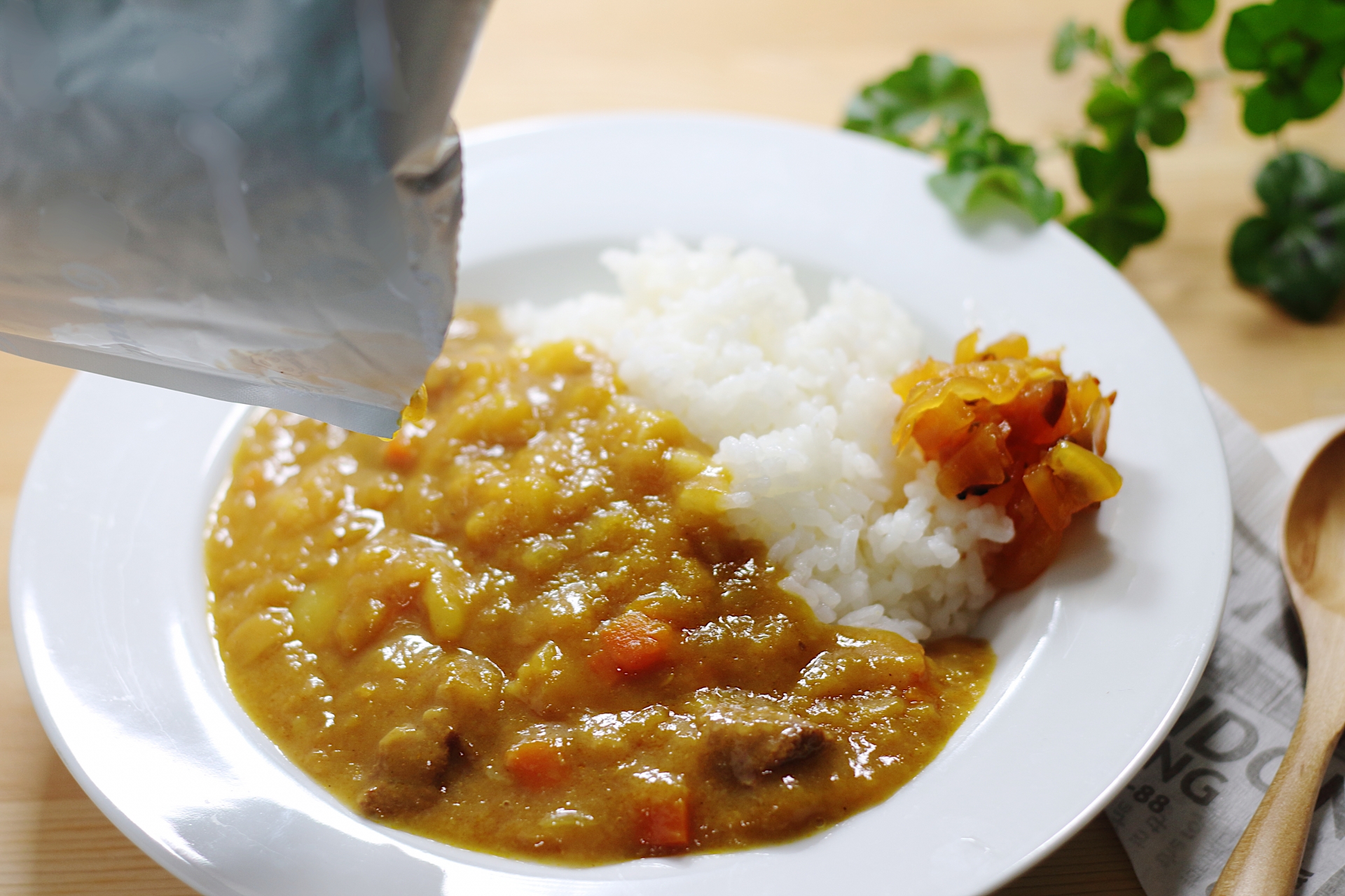 美味しいカレーをレトルトで食べられる本格志向の時代